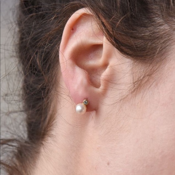 Mejuri Jewelry - Mejuri // white sapphire pearl stud